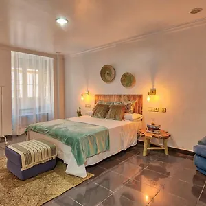 Hotel Roomqueo